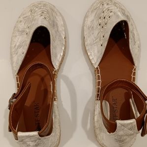 TF Star Women's Flats, White/Silver, Size 10